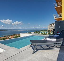 4 bedroom villa with infinity pool and sea views in Crikvencia, Rijeka, sleeps 8